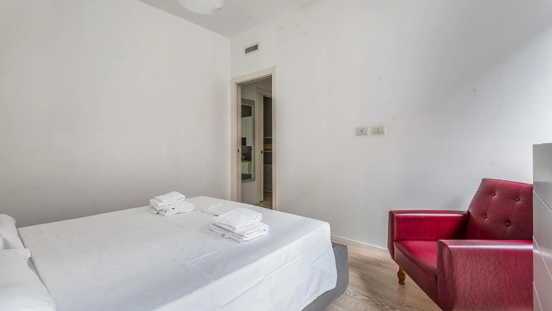 Apartment Ferienwohnung Milano Duomo - Corso Italia 34 Bonsai 2 Pax Wi-Fi Italien